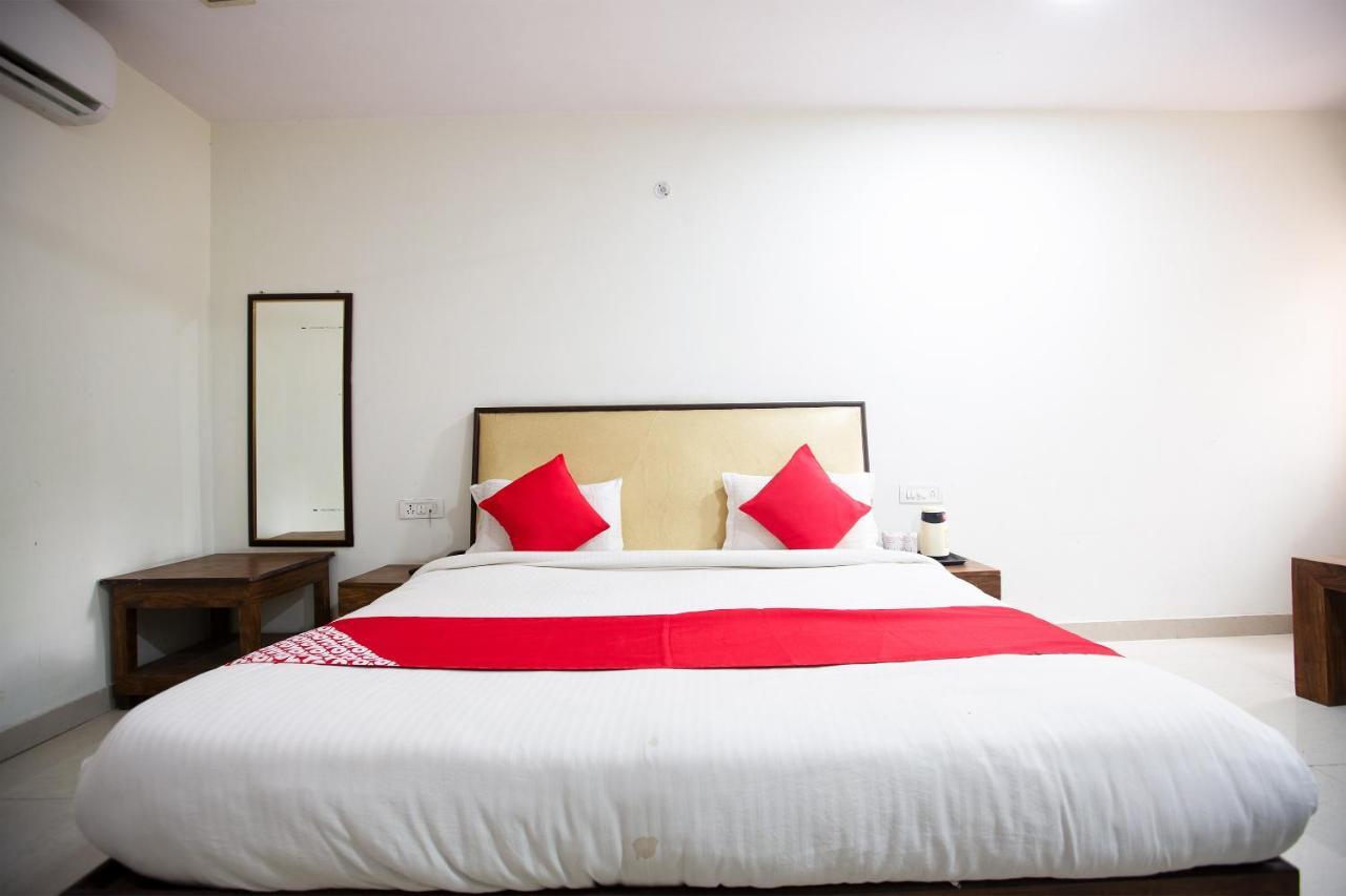 Oyo 44174 Hotel Mid Town Prime Harthala Zewnętrze zdjęcie