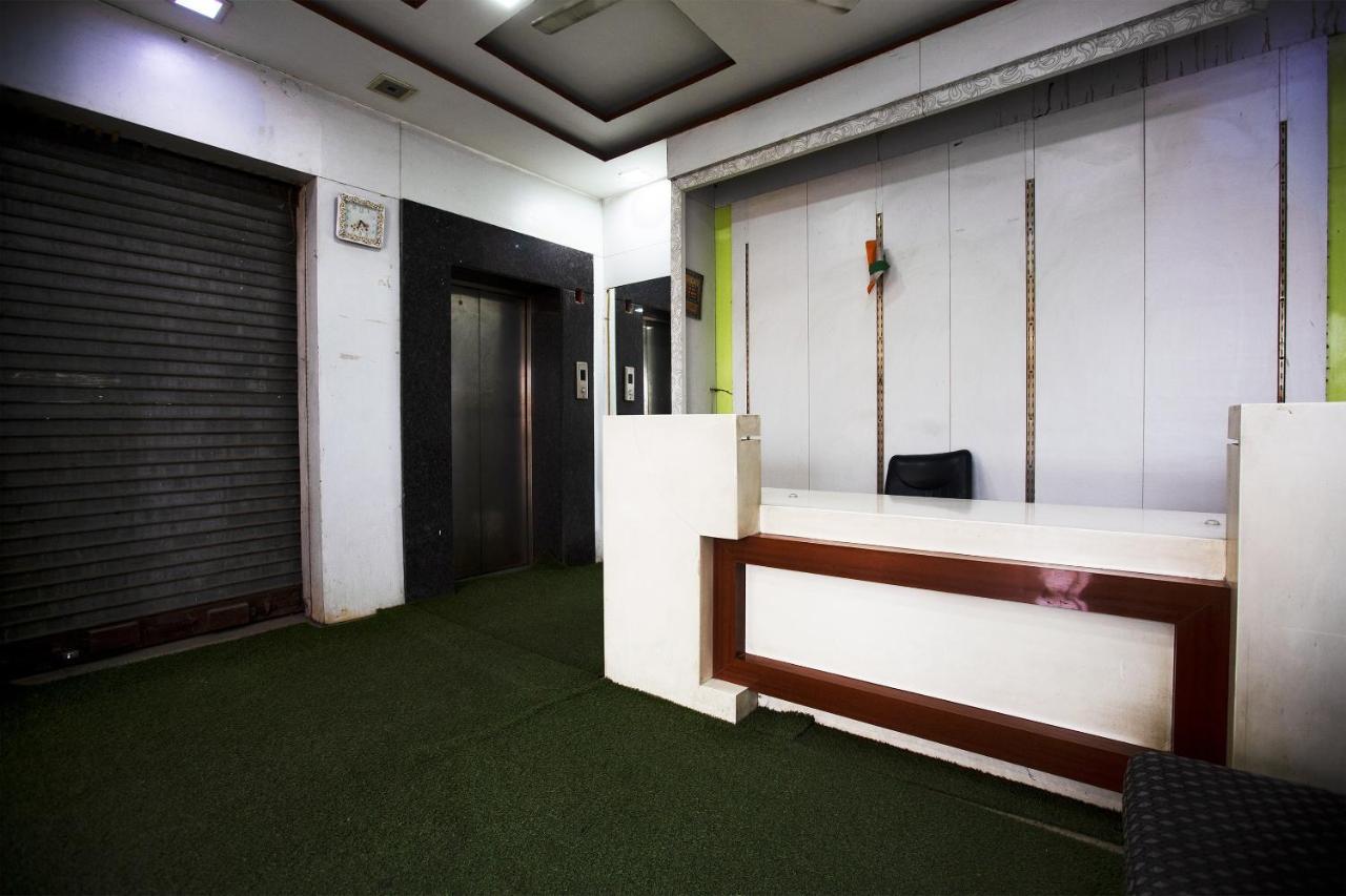 Oyo 44174 Hotel Mid Town Prime Harthala Zewnętrze zdjęcie